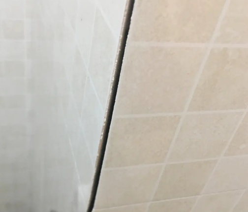 汉寿瓷砖空鼓维修公司分享阳台瓷砖脱落的修复过程可以分为以下几个步骤