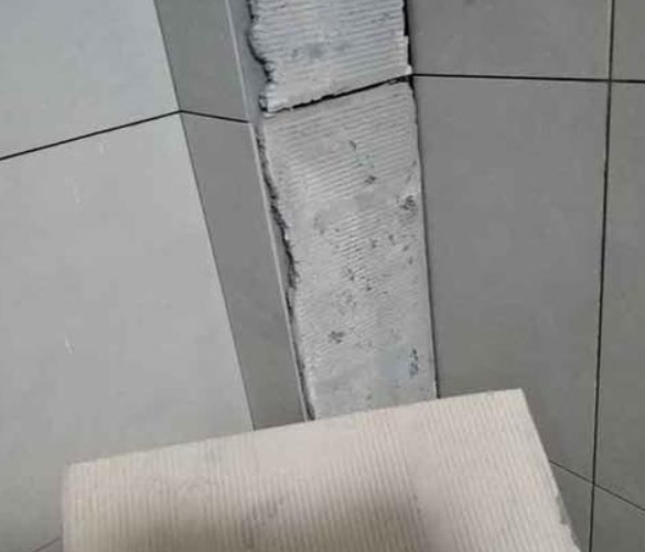 汉寿瓷砖空鼓维修公司分享下厨房瓷砖脱落的补救措施。